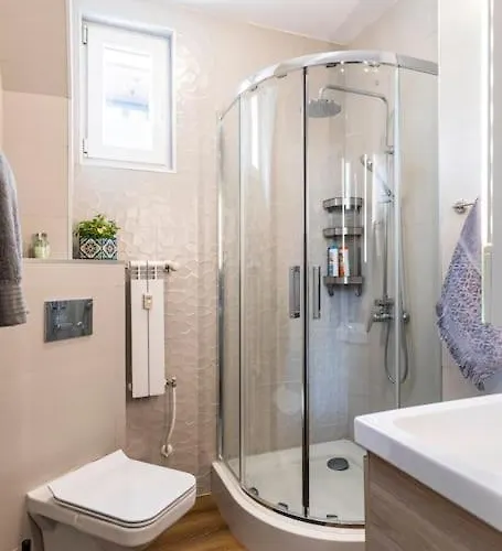 Aristocratic With A Parking Spot *