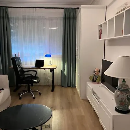 Aristocratic With A Parking Spot Apartamento *