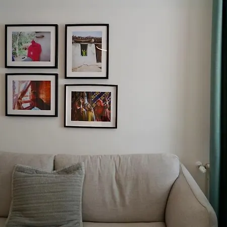 Aristocratic With A Parking Spot アパート