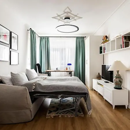 Aristocratic With A Parking Spot * ソフィア