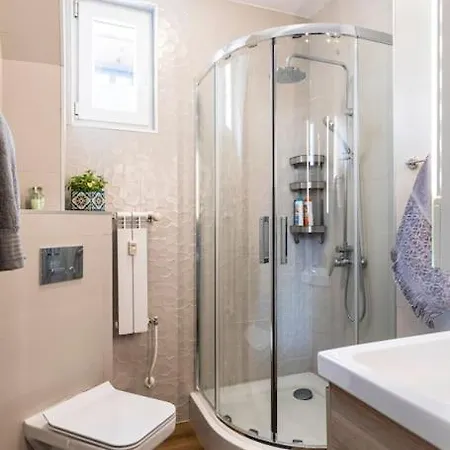 Aristocratic With A Parking Spot *