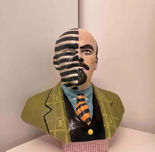 Aristocratic With A Parking Spot דירה