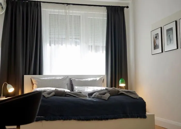 Aristocratic With A Parking Spot דירה