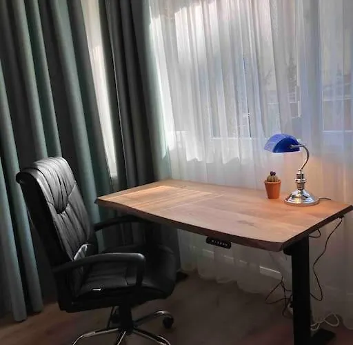 Aristocratic With A Parking Spot דירה